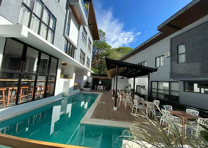Cheap hotel: Acacia Garden Inn And Suites