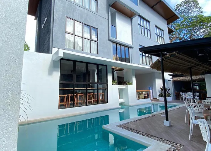 Cheap hotel: Acacia Garden Inn And Suites
