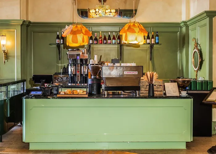 5 star hotel: The Siren Hotel, An Ash Hotel