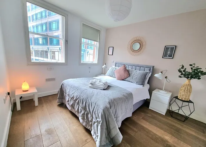 Pet Friendly hotel: London City Apartments