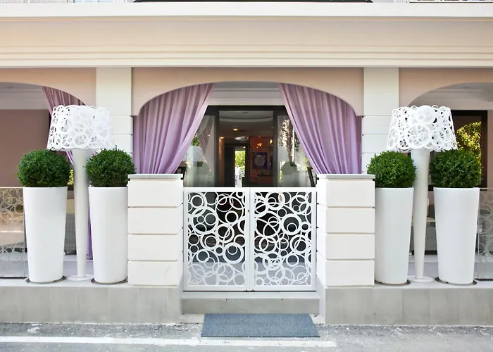 Hotel con piscina: Hotel Villa Paola