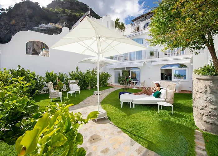 Pet Friendly hotel: Villa Francesco Luxury Suites