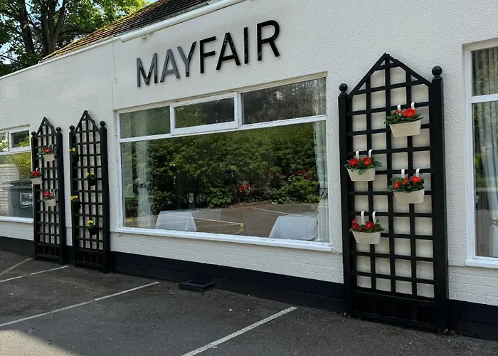 Hotel with pool: The Mayfair Hotel