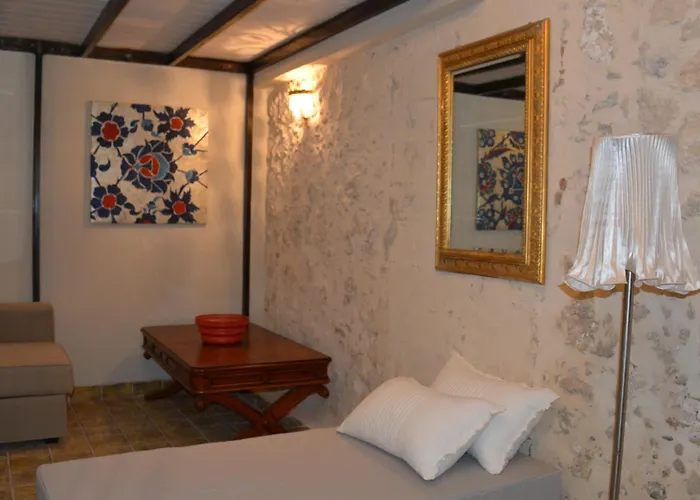 Pet Friendly hotel: Smaragdi Boutique Hotel