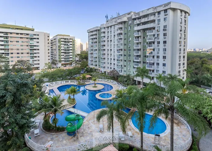 Cabana: 2 QUARTOS a 200m RIOCENTRO em CONDOMINIO com PISCINA, Estacionamento e Portaria 24h - Area de LAZER tambem para CRIANCAS - Wi-Fi 120mbps e Cozinha Completa