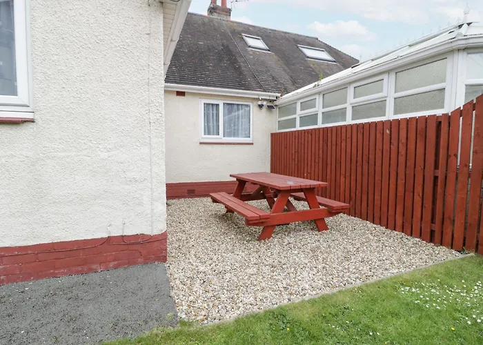 Maesdu Cottage
