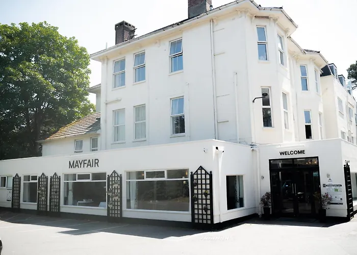 Hotel with pool: The Mayfair Hotel