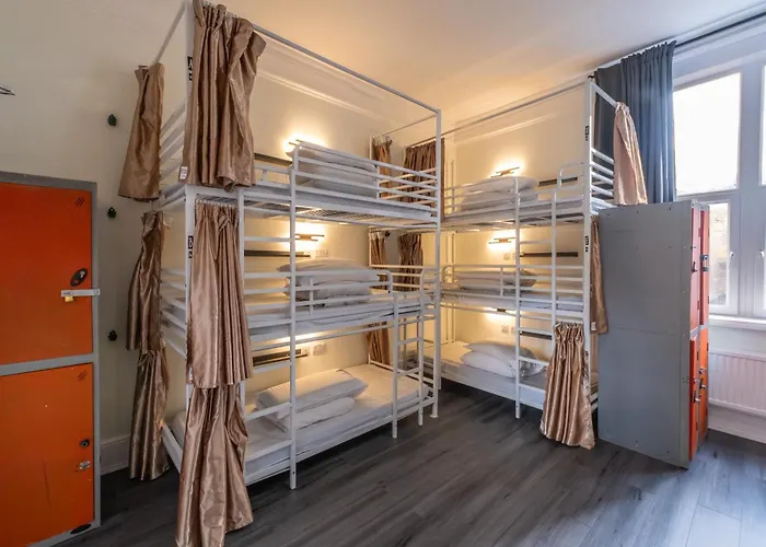 Hotel cerca del colegio: Book A Bed Hostels