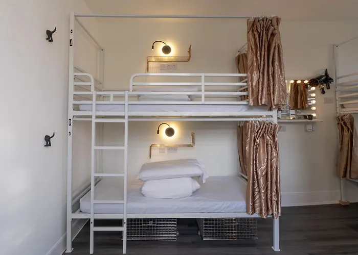 Hotel cerca del colegio: Book A Bed Hostels