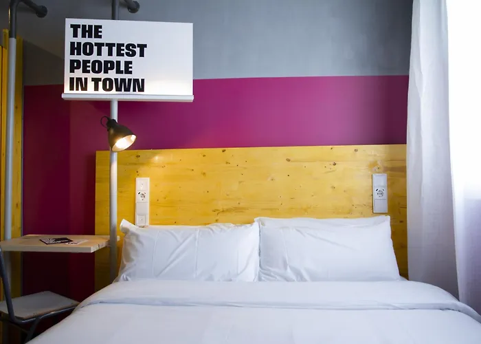 Room00 Valencia Hostel