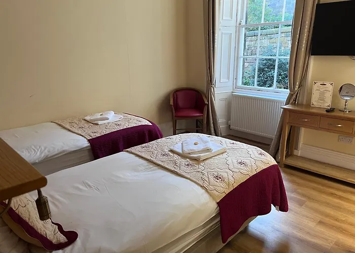 Central hotel: Cumberland Hotel