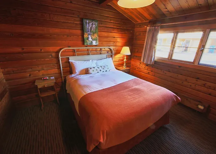 Hotel with view: Jasper House Bungalows