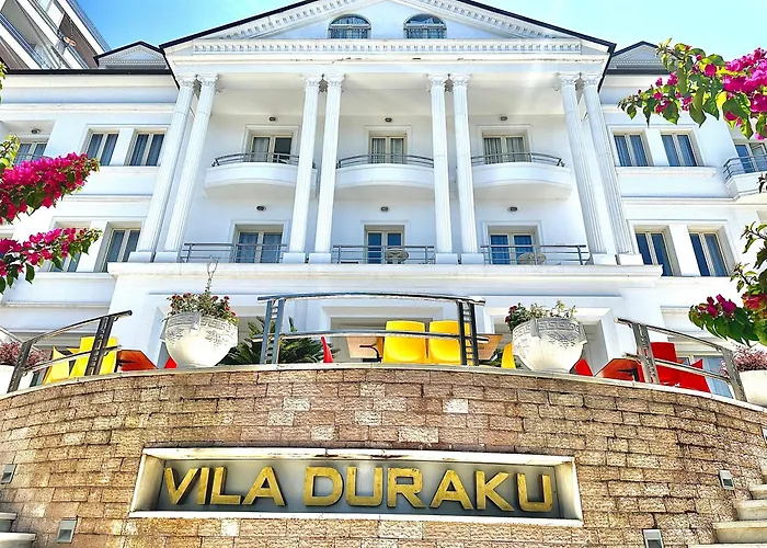 Hotel con piscina: Vila Duraku