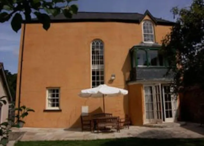 Pet Friendly hotel: Huge Tenby Pet Friendly House Sleeps 14