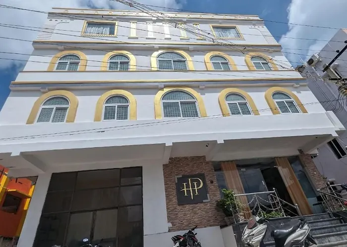 Cheap hotel: Hotel Panchavarnaa