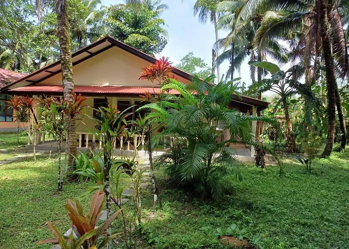 Family Hotel: Lake View Bungalows