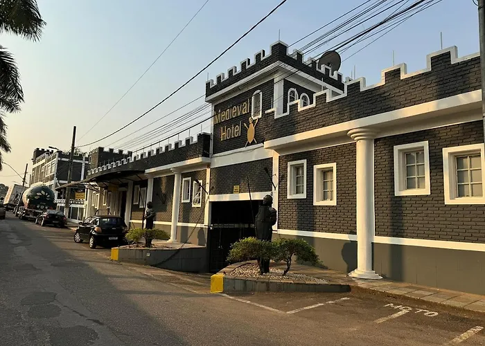 Hotel com piscina: Medieval Hotel