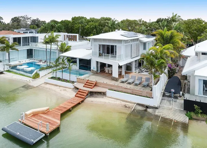 Lucy - Noosa - Noosaville