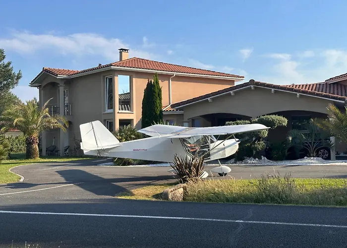 D Hote Village Aeronautique