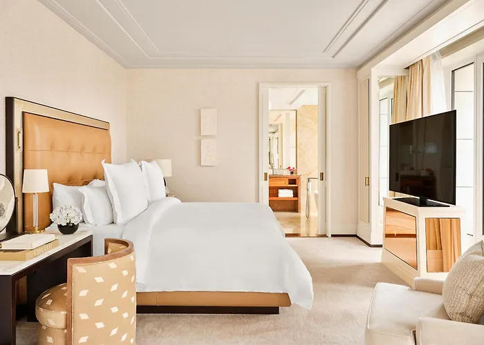 Pet Friendly hotel: Four Seasons Hotel Madrid