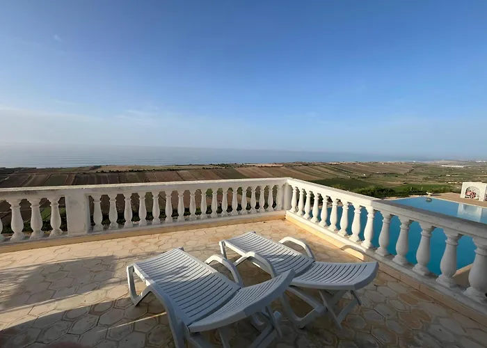  Villa La Falaise