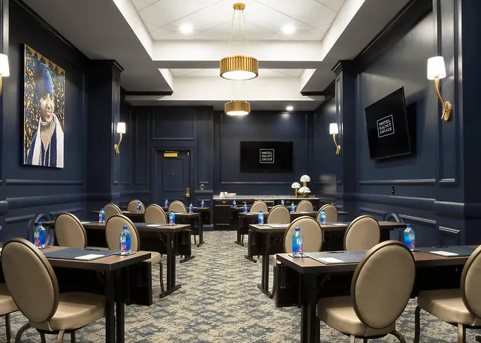 Family Hotel: Hotel Saint Louis, Autograph Collection