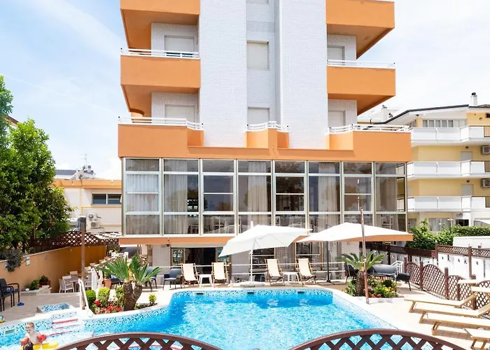 Hotel con piscina: Hotel Baltic