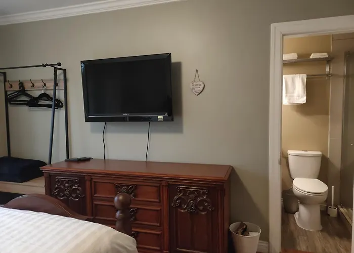 Semi Centre House