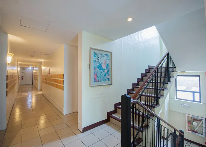 Cheap hotel: Oyo 210 Apple Tree Suites