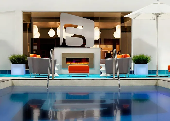 Luxury hotel only: Aloft Hotel Calgary University