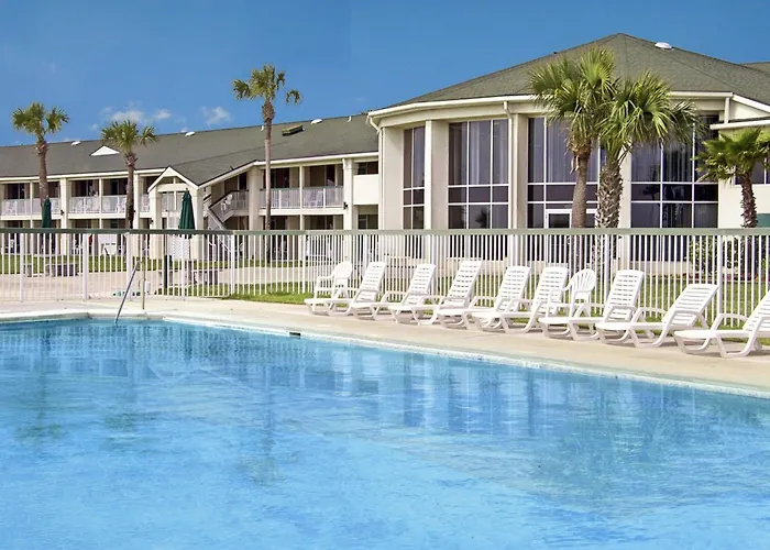Golf hotel: Days Inn & Suites By Wyndham Jekyll Island
