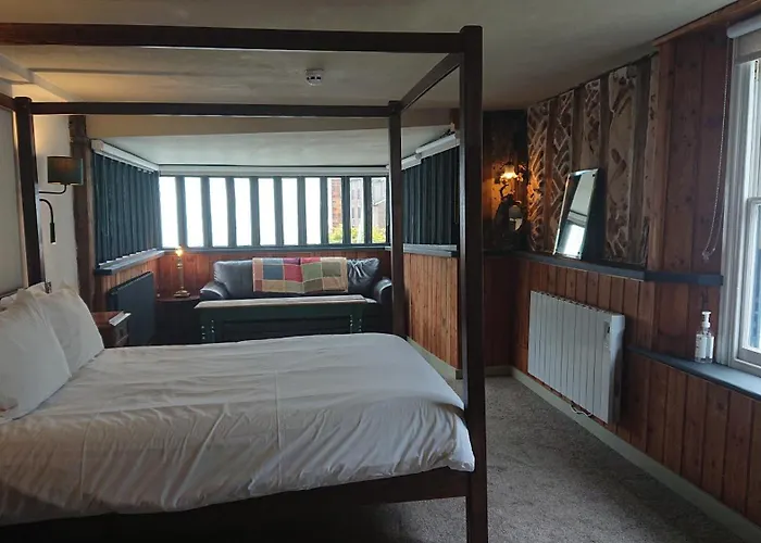 Alma & Dining Rooms