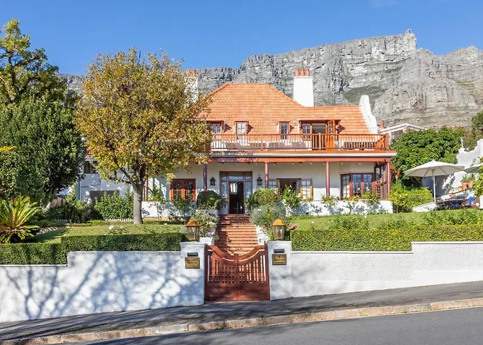 Hotels with tennis Acorn House
