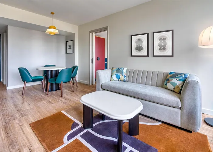 Family Hotel: Toor Hotel Toronto, Part Of Jdv By Hyatt