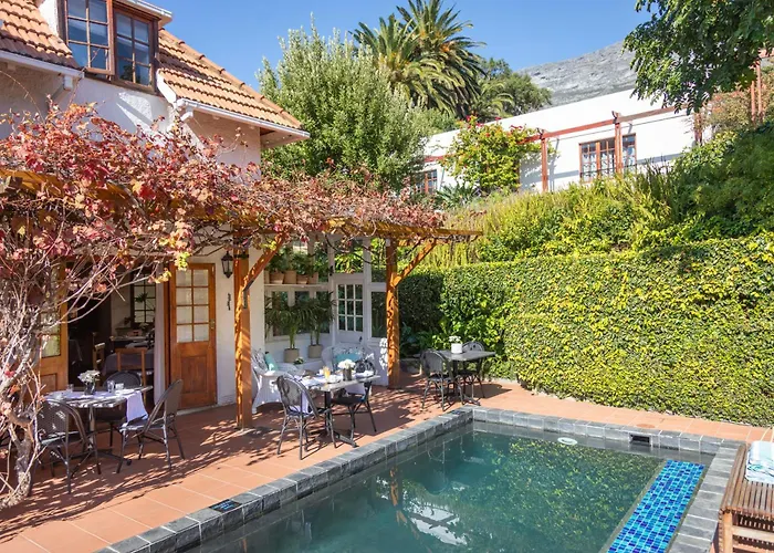 Hotels with tennis Acorn House