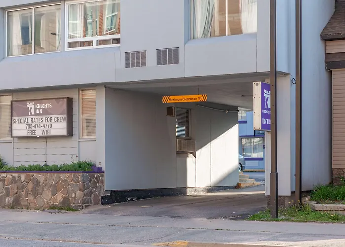 Hotel near College: Knights Inn North Bay