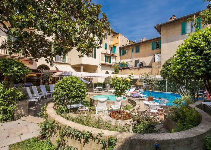 Hotel con piscina: Hotel Croce Di Malta