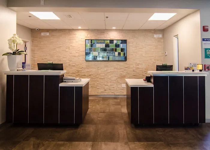 Motel: Best Western Plus Oceanside Inn