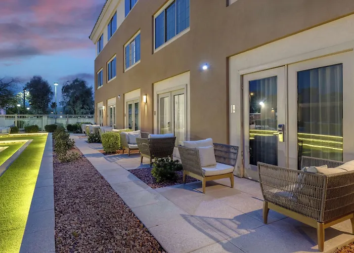 Central hotel: Aiden By Best Western Scottsdale North