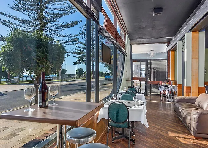 Beachfront Voyager Motor Inn