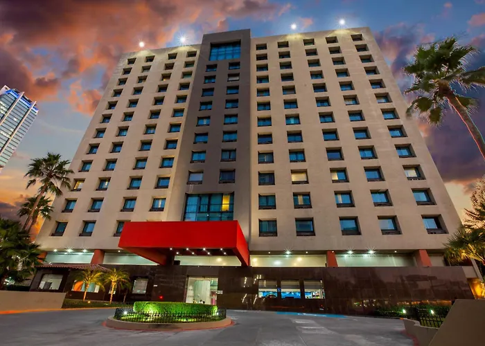 Hotel with pool: Chn Hotel Monterrey Centro, Trademark Collection By Wyndham