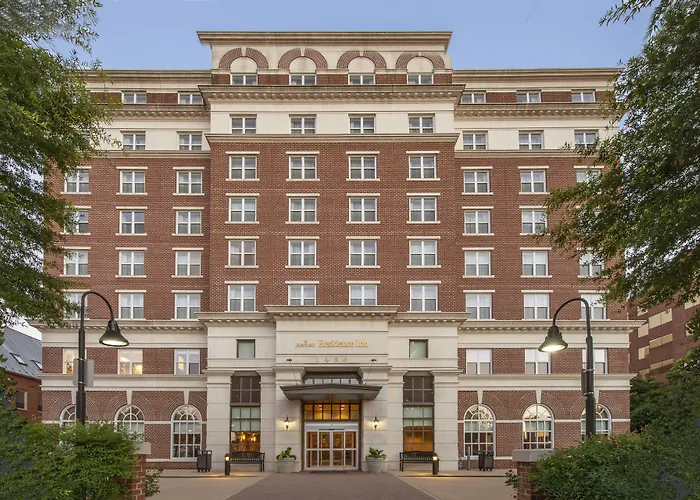 Pet Friendly hotel: Residence Inn Alexandria Old Town/Duke Street