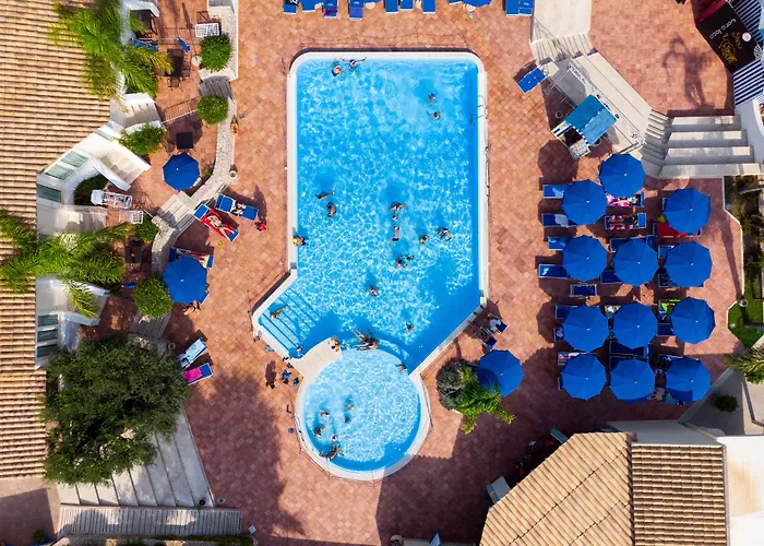 Hotel with pool: Villaggio Cala Mancina
