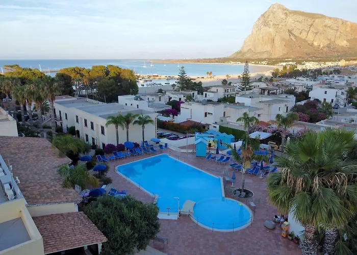 Hotel with pool: Villaggio Cala Mancina