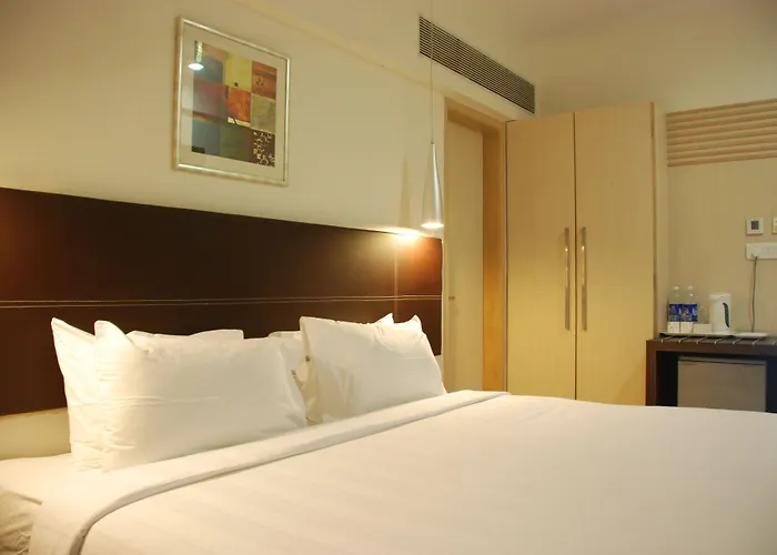 5 star hotels Oriental Residency