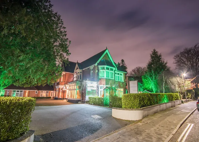 Hotels Close to Airport Grovefield Manor