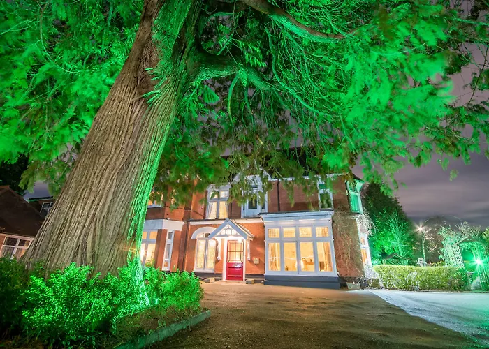 Hotels Close to Airport Grovefield Manor