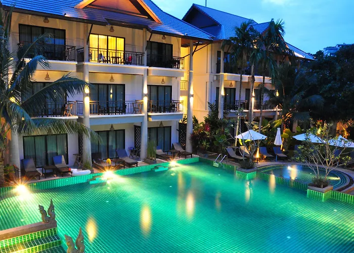 Hotel with pool: Navatara Phuket Resort