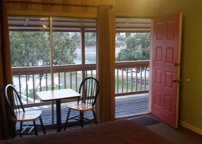 Hotel near College: Lodge At Turkey Cove