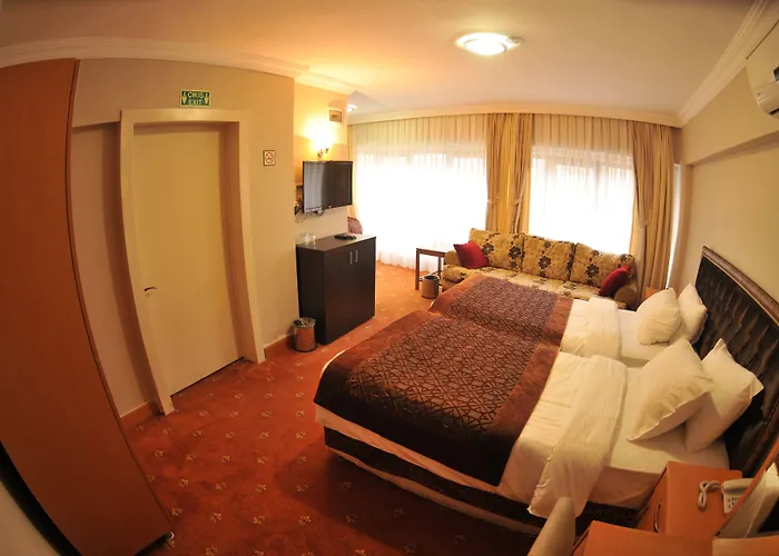 Palace Point Hotel